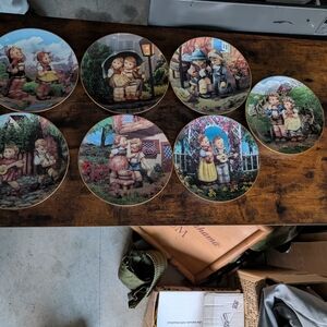 Charming Collectible Decorative Plates Set